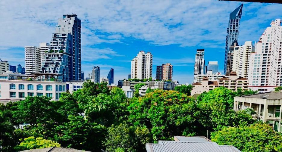 For rent 2 bedrooms condo in Watthana, Bangkok
