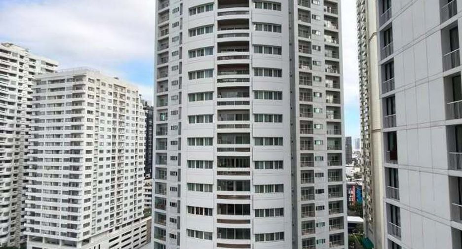For rent 2 bedrooms condo in Khlong Toei, Bangkok