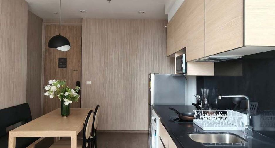 For rent 2 bedrooms condo in Khlong Toei, Bangkok