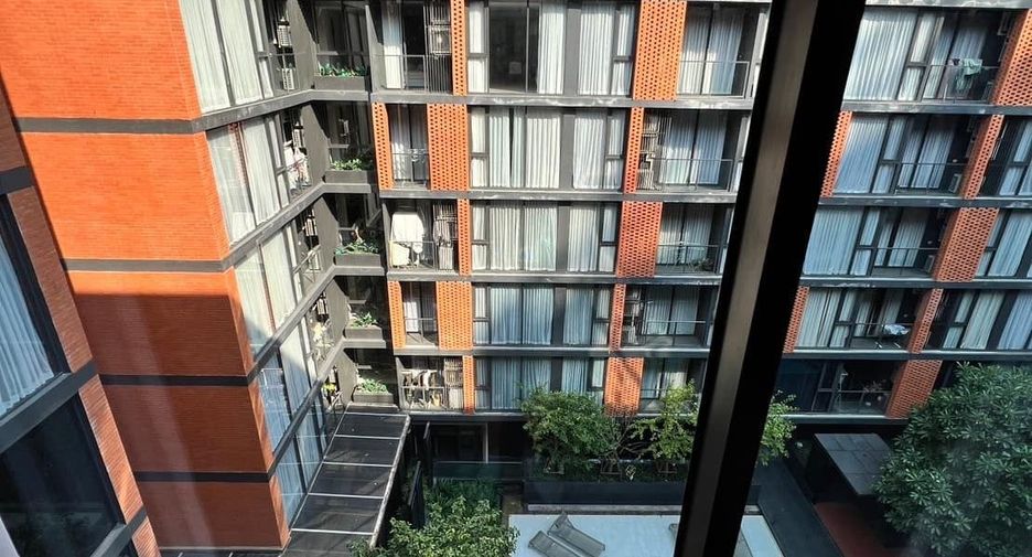 For rent 1 bed condo in Khlong Toei, Bangkok