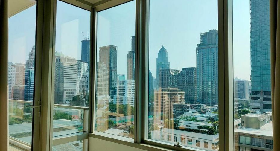 For rent 2 bedrooms condo in Pathum Wan, Bangkok