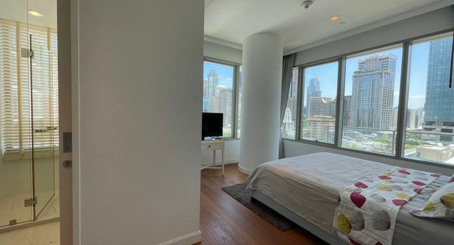For rent 2 bedrooms condo in Pathum Wan, Bangkok