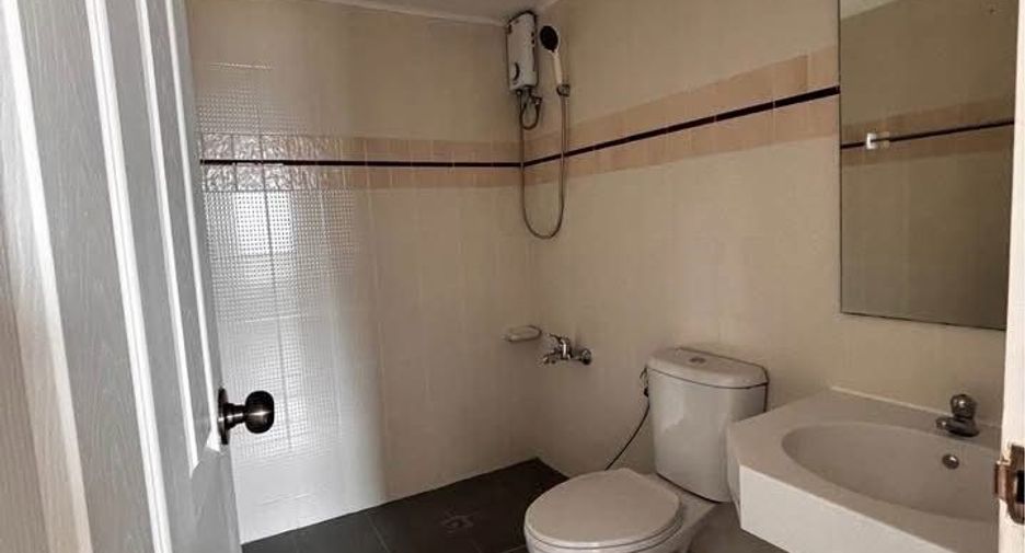 For rent 2 bedrooms condo in Yan Nawa, Bangkok