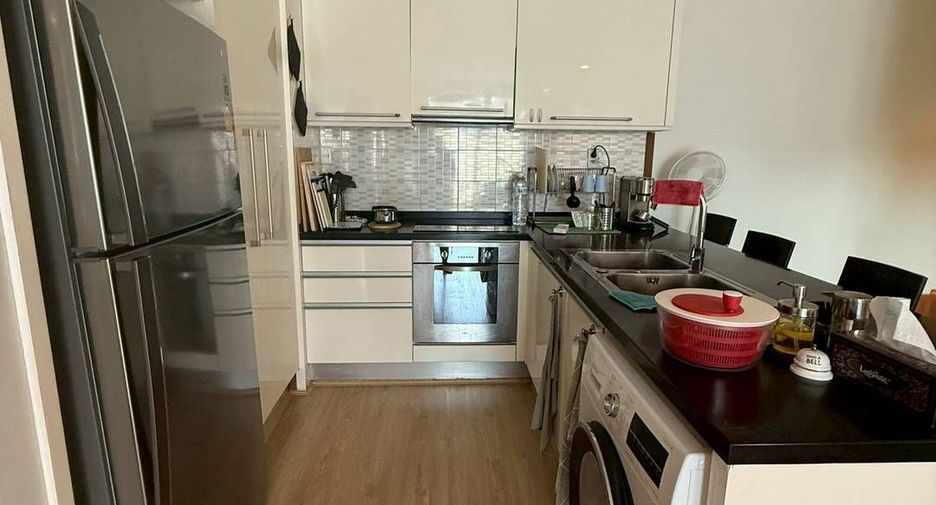 For rent 2 bedrooms condo in Watthana, Bangkok