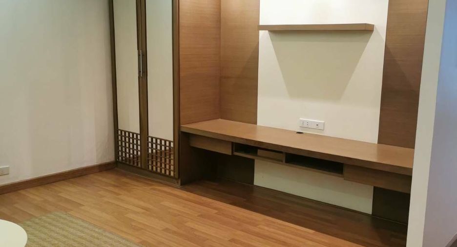 For rent 1 bed condo in Phra Khanong, Bangkok
