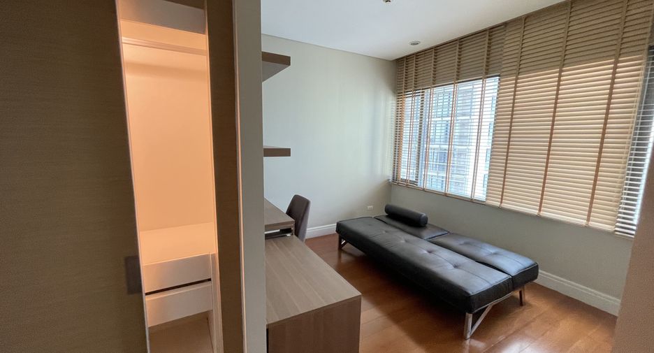 Condo en alquiler de 3 habitaciones en Khlong Toei, Bangkok