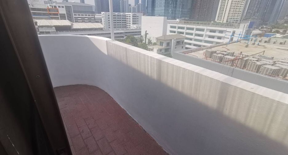 For rent 3 bedrooms condo in Watthana, Bangkok