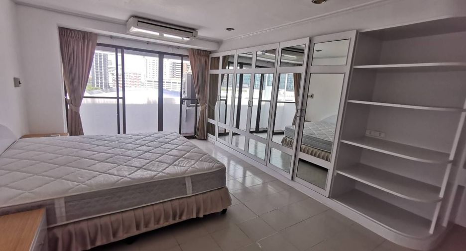 For rent 3 bedrooms condo in Watthana, Bangkok
