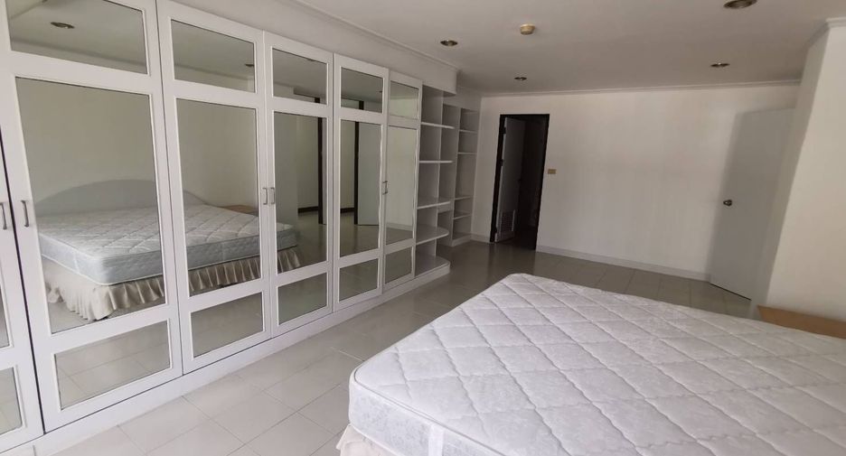 For rent 3 bedrooms condo in Watthana, Bangkok