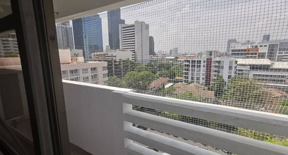 For rent 3 bedrooms condo in Watthana, Bangkok