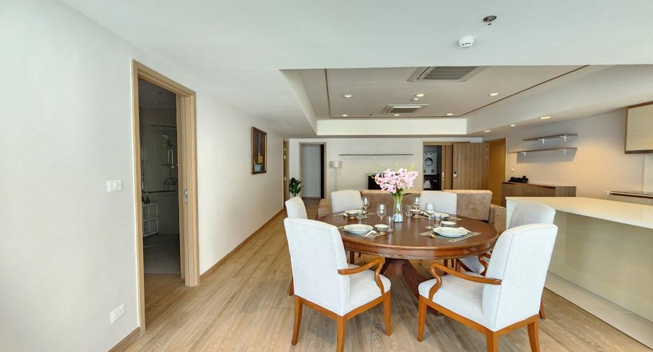 For rent 3 bedrooms condo in Sathon, Bangkok