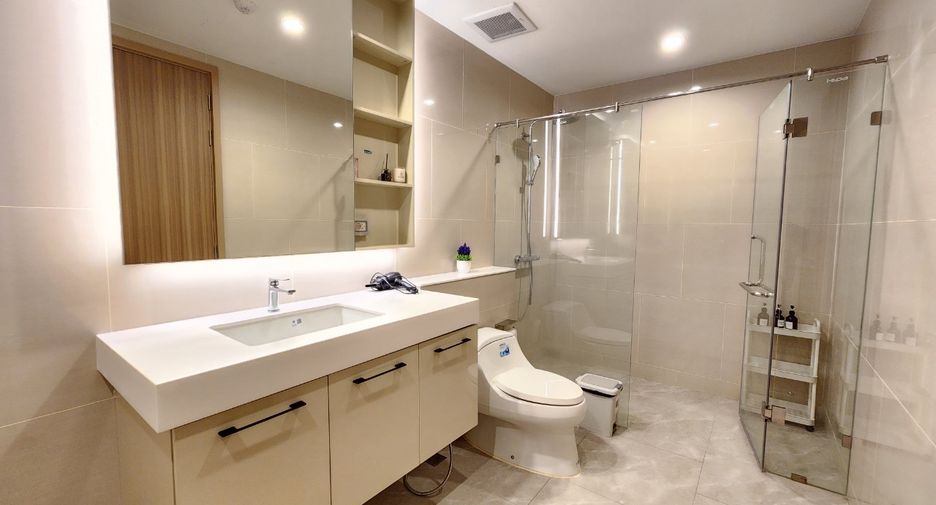 For rent 3 bedrooms condo in Sathon, Bangkok