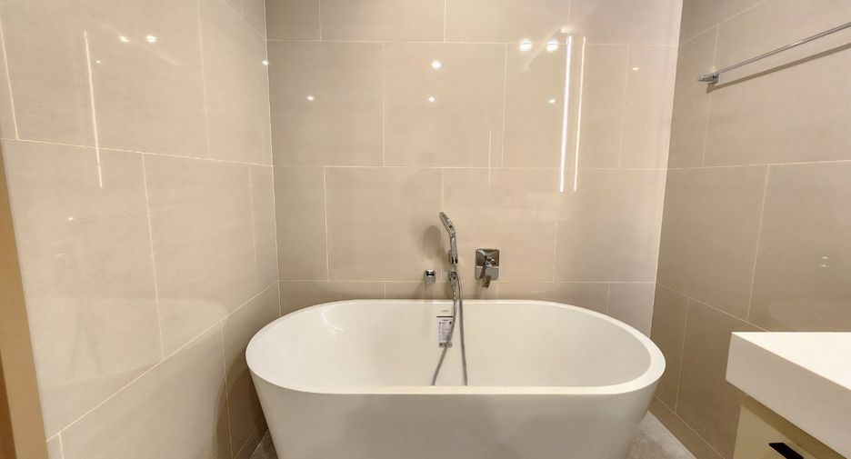 For rent 3 bedrooms condo in Sathon, Bangkok