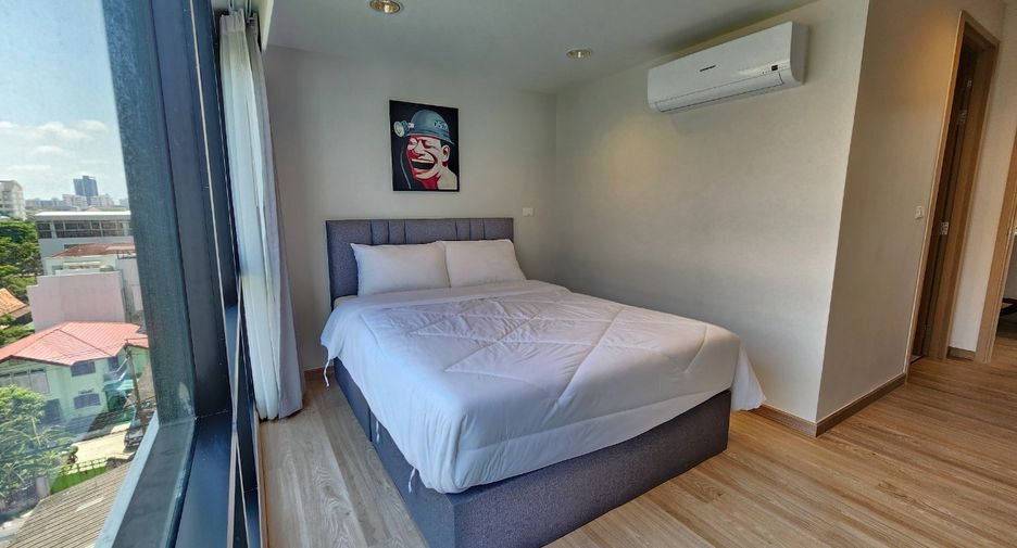 For rent 3 bedrooms condo in Sathon, Bangkok
