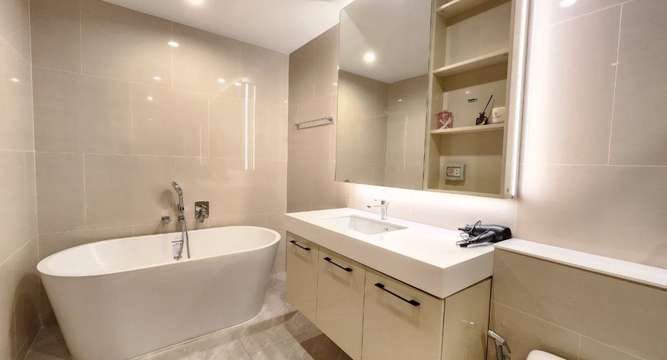 For rent 3 bedrooms condo in Sathon, Bangkok