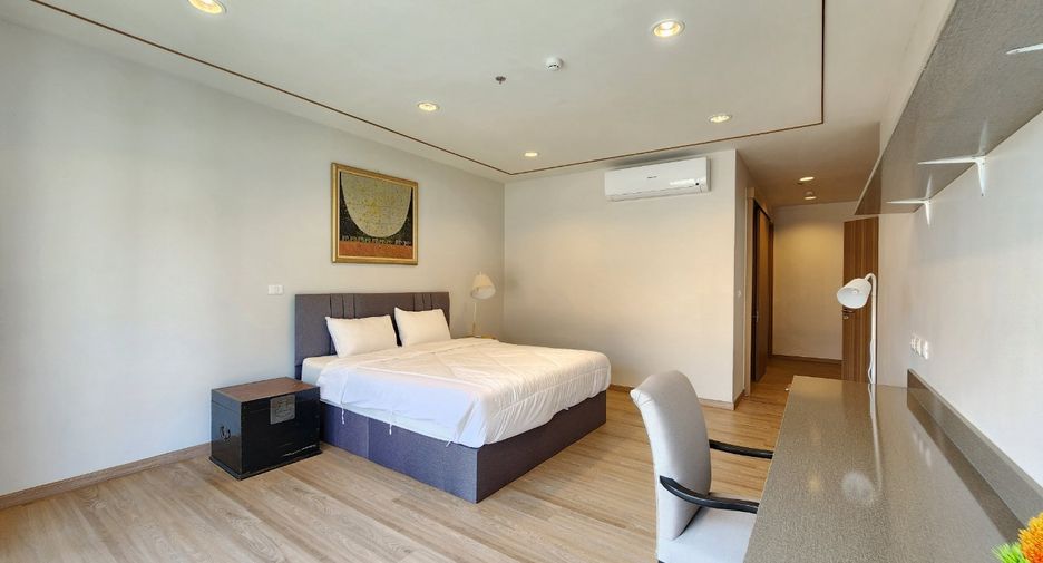For rent 3 bedrooms condo in Sathon, Bangkok