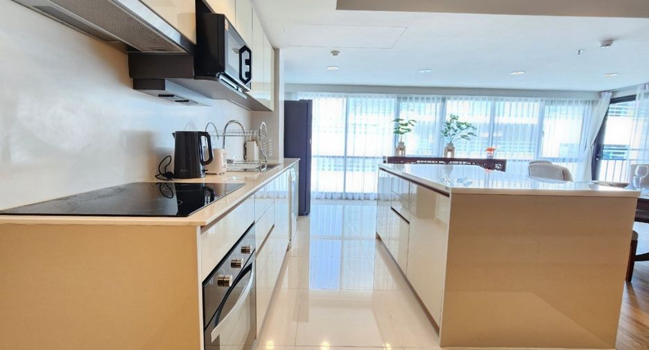 For rent 3 bedrooms condo in Sathon, Bangkok