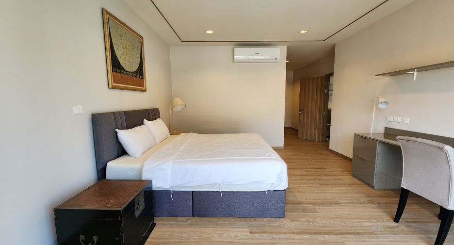 For rent 3 bedrooms condo in Sathon, Bangkok