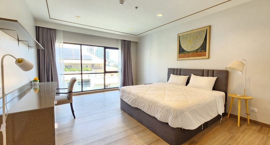 For rent 3 bedrooms condo in Sathon, Bangkok