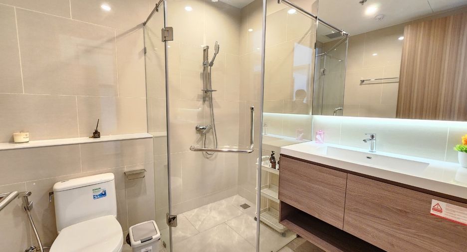 For rent 3 bedrooms condo in Sathon, Bangkok