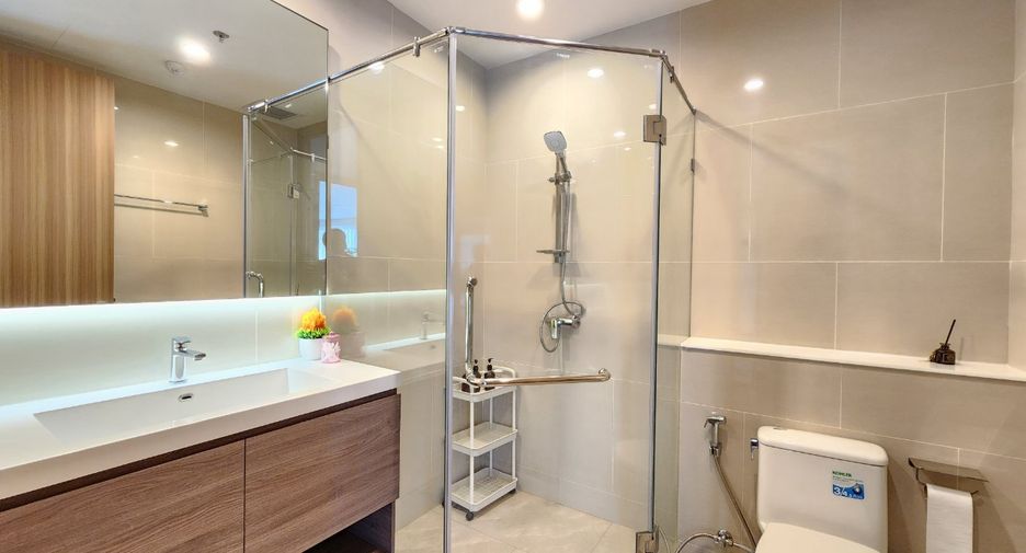 For rent 3 bedrooms condo in Sathon, Bangkok