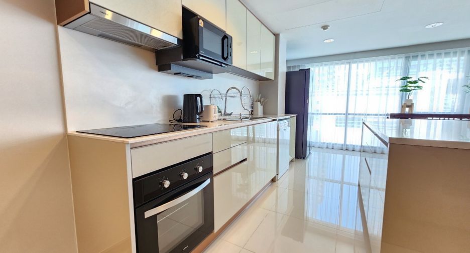 For rent 3 bedrooms condo in Sathon, Bangkok