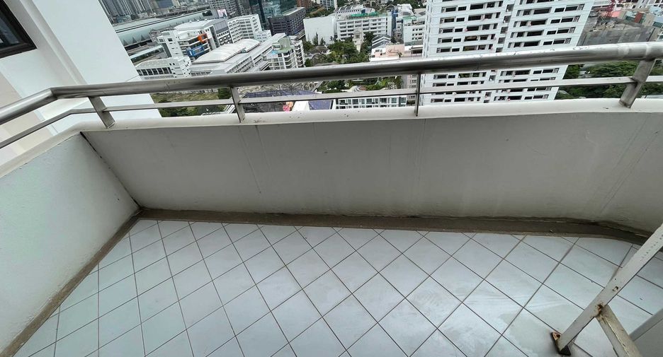 For rent 3 ベッドルーム condo in Watthana, Bangkok