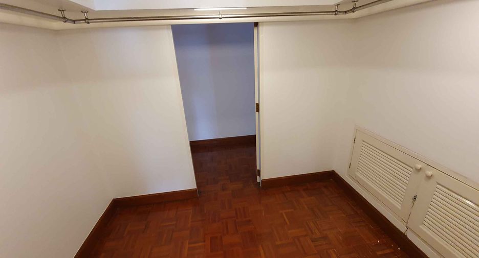 For rent 3 ベッドルーム condo in Watthana, Bangkok