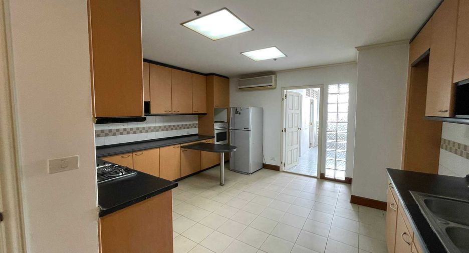 For rent 3 ベッドルーム condo in Watthana, Bangkok