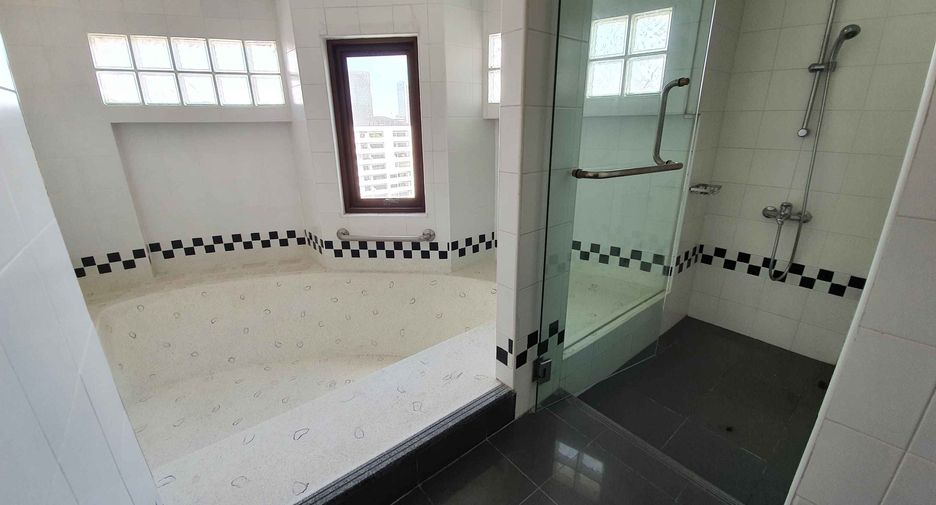 For rent 3 ベッドルーム condo in Watthana, Bangkok