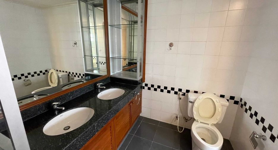 For rent 3 ベッドルーム condo in Watthana, Bangkok
