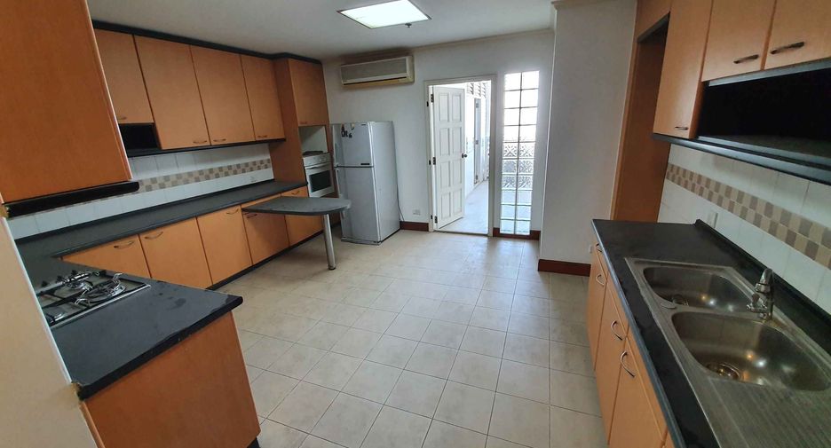 For rent 3 ベッドルーム condo in Watthana, Bangkok