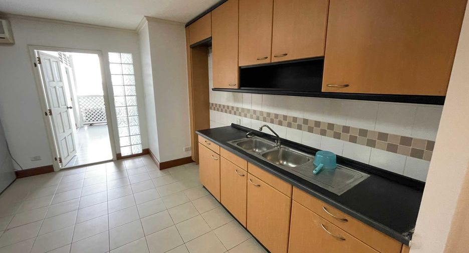 For rent 3 ベッドルーム condo in Watthana, Bangkok