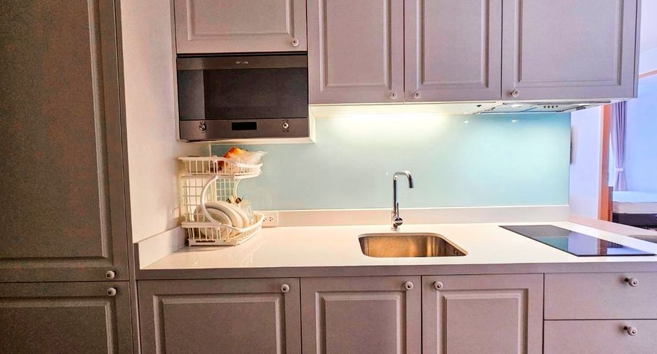 For rent 3 bedrooms condo in Watthana, Bangkok