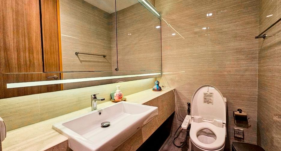 For rent 3 bedrooms condo in Watthana, Bangkok