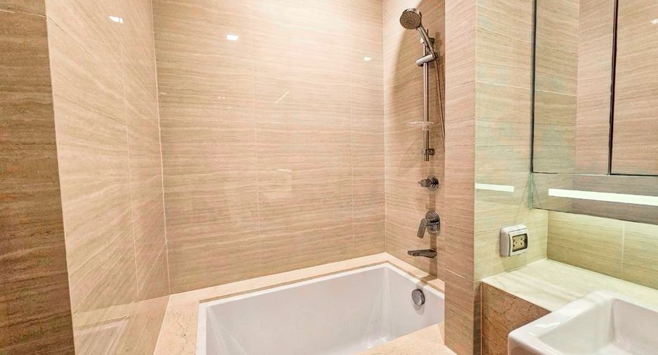 For rent 3 bedrooms condo in Watthana, Bangkok