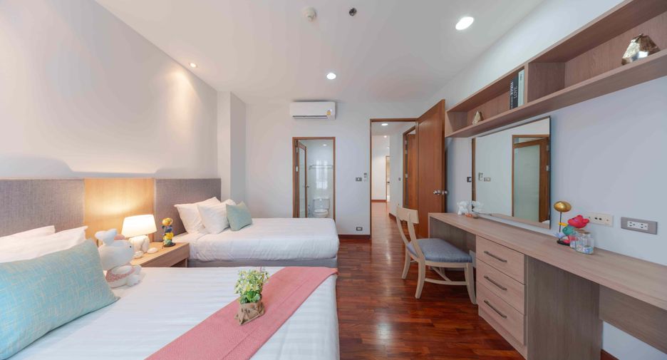 À louer 4 chambres condo à Khlong Toei, Bangkok