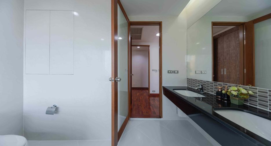 À louer 4 chambres condo à Khlong Toei, Bangkok