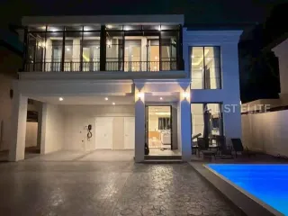 À louer 4 chambres maison à Bang Lamung, Chonburi