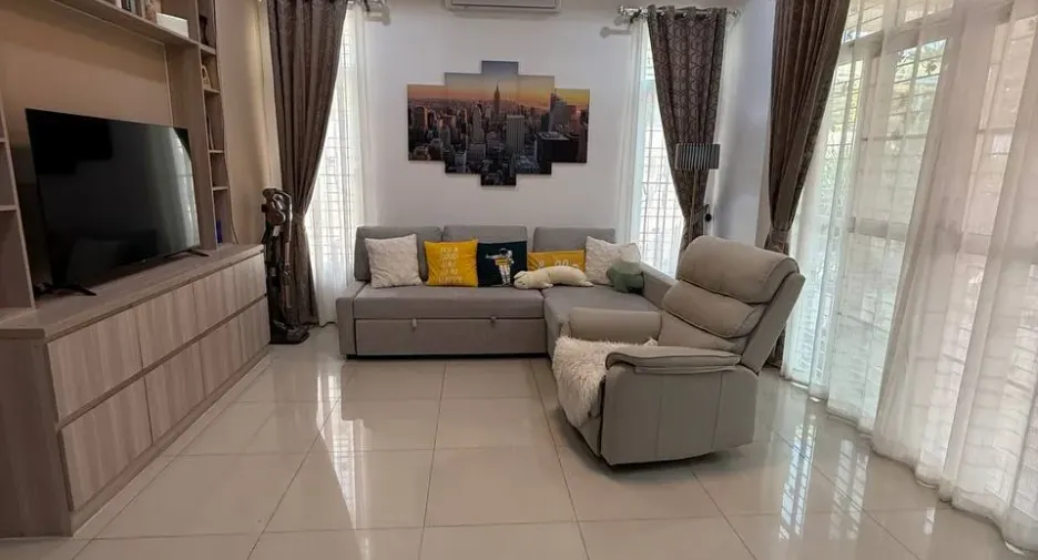 Reihenhaus zum Kauf mit 2 Zimmer in Bang Lamung, Chonburi