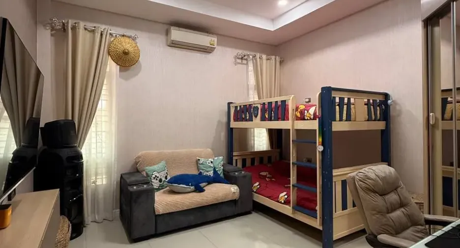 Reihenhaus zum Kauf mit 2 Zimmer in Bang Lamung, Chonburi
