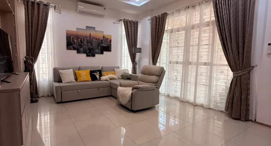 Reihenhaus zum Kauf mit 2 Zimmer in Bang Lamung, Chonburi