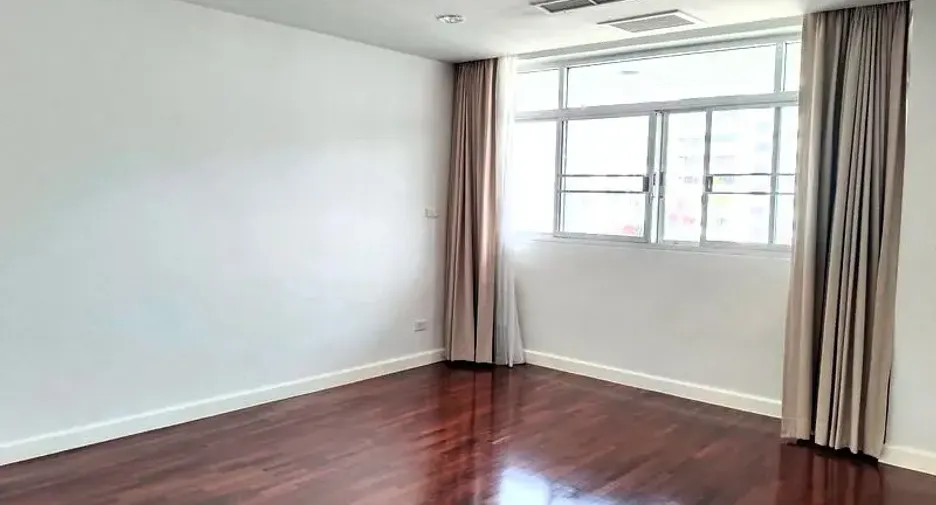 For rent 3 bedrooms condo in Watthana, Bangkok