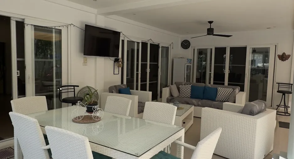 For sale and for rent 4 bedrooms villa in Hua Hin, Prachuap Khiri Khan