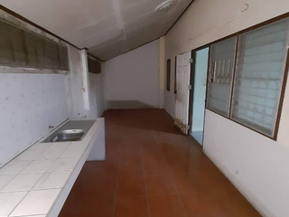 À vendre 1 chambre maison de ville à Pluak Daeng, Rayong