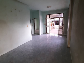 À vendre 1 chambre maison de ville à Pluak Daeng, Rayong