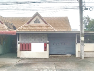 Casa adosada en venta de 3 habitaciones en Pluak Daeng, Rayong
