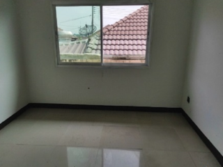 À vendre 2 chambres maison à Pluak Daeng, Rayong
