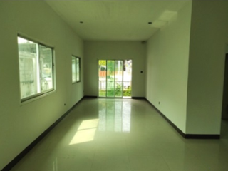 À vendre 2 chambres maison à Pluak Daeng, Rayong