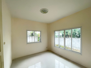 出售 2 卧室 独立屋 在 Nikhom Phatthana, Rayong
